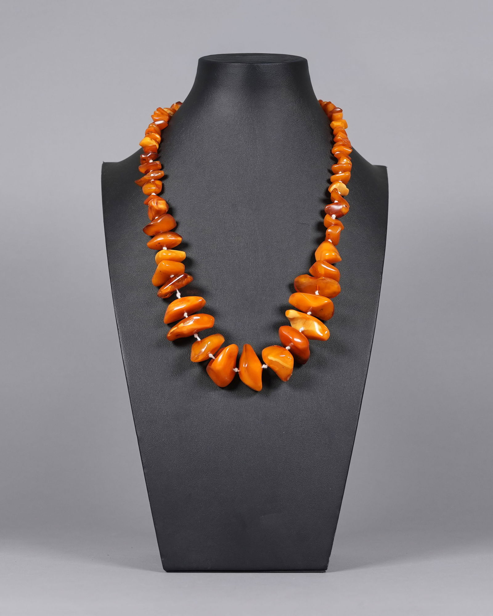 Natural amber fine vintage necklace: Natural amber fine vintage necklace.