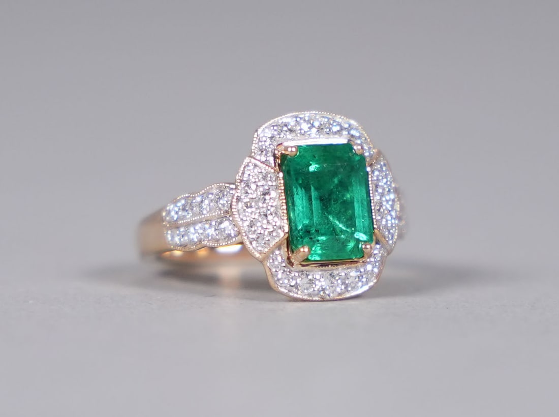Platinum natural emerald diamond ring US 6.75 (1 of 10)