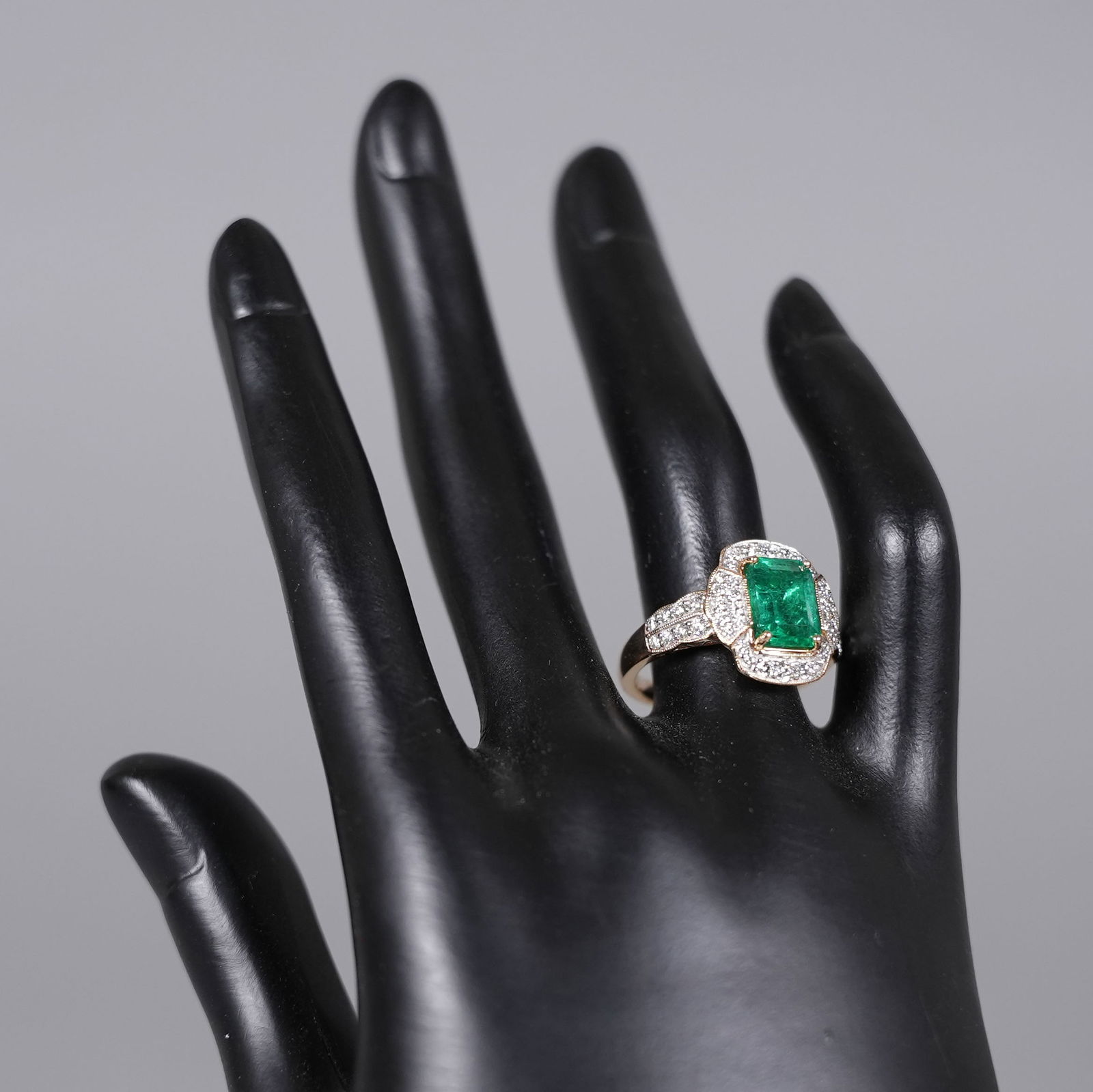 Platinum natural emerald diamond ring US 6.75 - 6