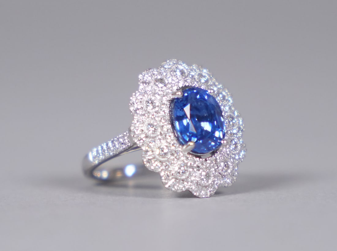 Platinum natural sapphire diamond ring GIA: Platinum natural sapphire diamond ring, comes with GIA certificate. Total 3.82 carats sapphire, and total 1.28 carats diamonds. US ring size 6.75.