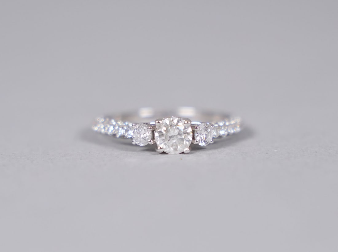 18 kt w/g diamond ring US size 6.9 - 2