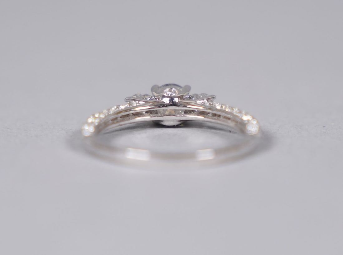 18 kt w/g diamond ring US size 6.9 - 4