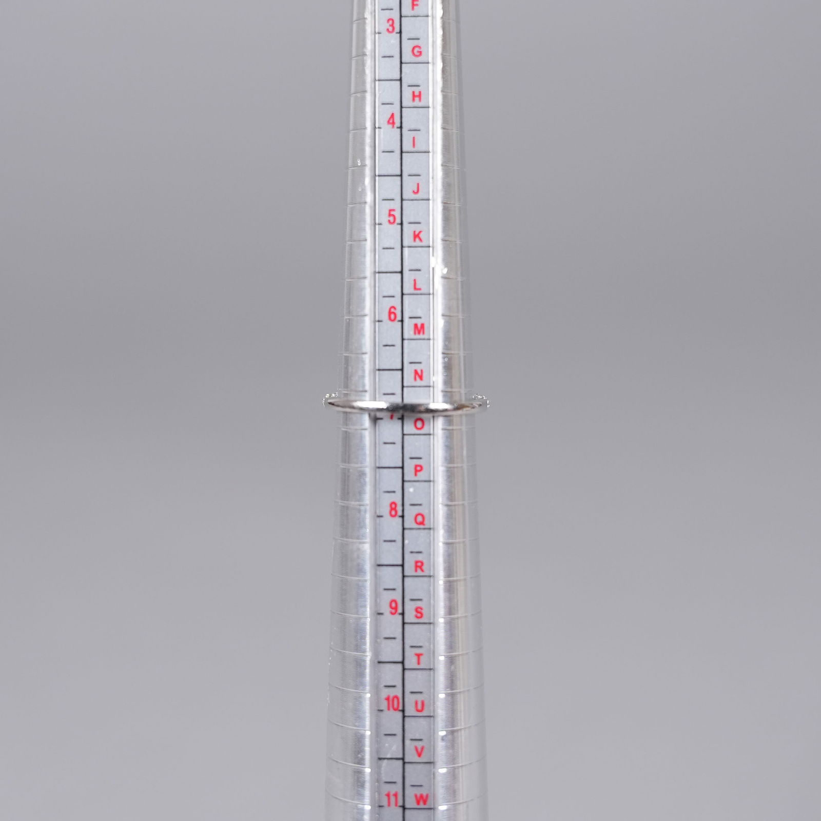 18 kt w/g diamond ring US size 6.9 - 7