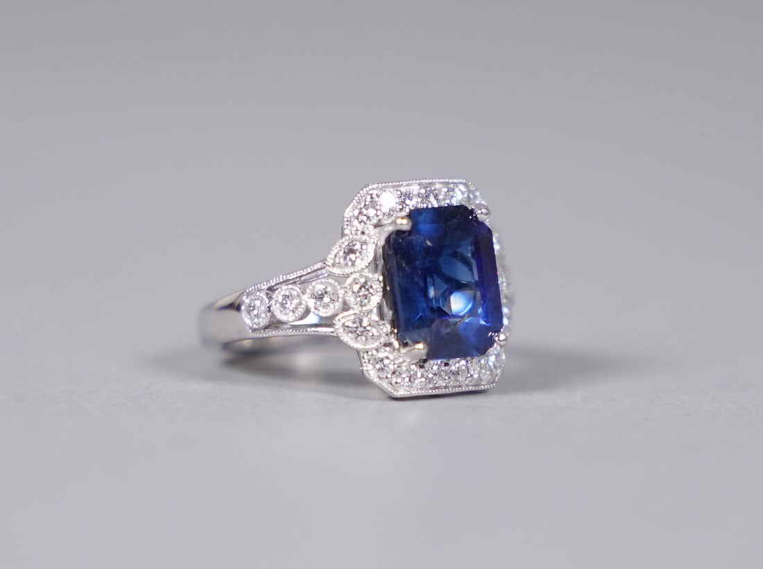 Platinum blue sapphire diamond ring GIA size 6.75: Platinum blue sapphire diamond ring, comes with GIA certificate. Total 3.43 carats sapphire, and 0.46 carats dimaond. Ring size 6.75.