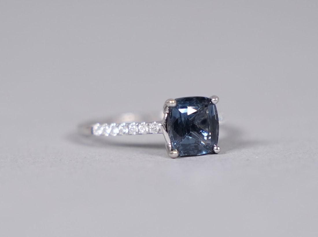 18 kt white gold natural spinel diamond ring: 18 kt white gold natural spinel diamond ring. Total natural spinel size 2.01, and total 0.16 carats diamond. Comes with GIA certificate.
