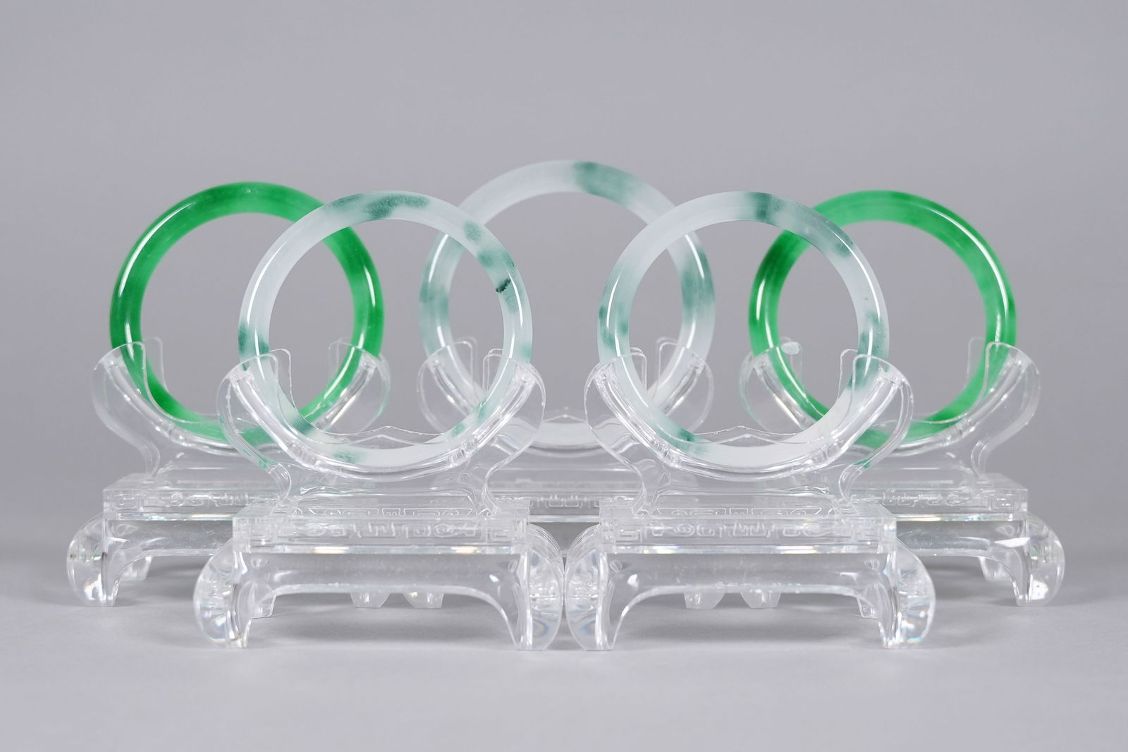 Lots Chinese fine bangles: Lots Chinese fine bangles.