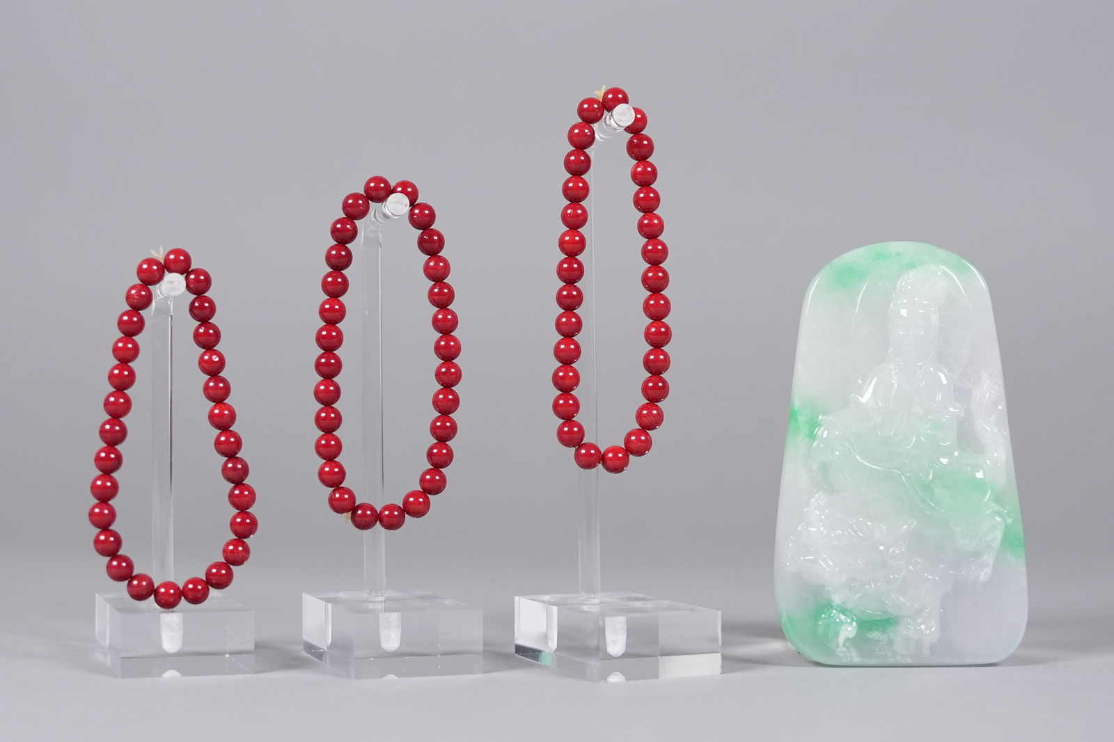 Lots Chinese fine carvings: Lots Chinese fine carvings.