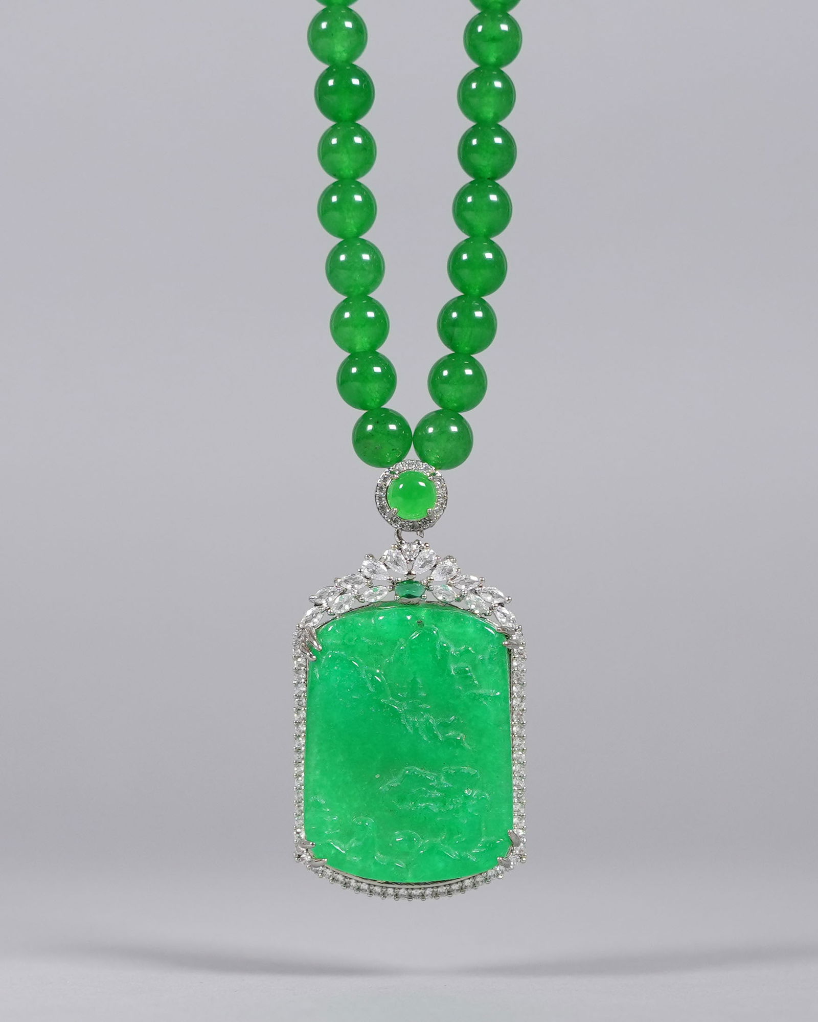 Chinese apple green necklace: Chinese fine apple green necklace.