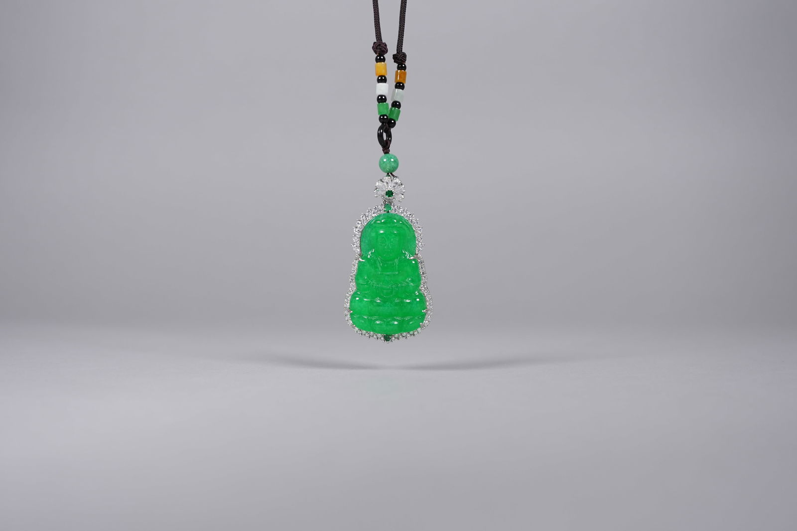 Chinese fine apple green necklace: Chinese fine apple green necklace.