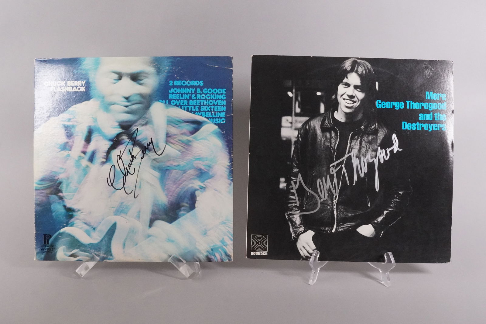 Lots vintage vinyl Chuck Berry: Lots vintage vinyl, one is Chuck Berry signed.