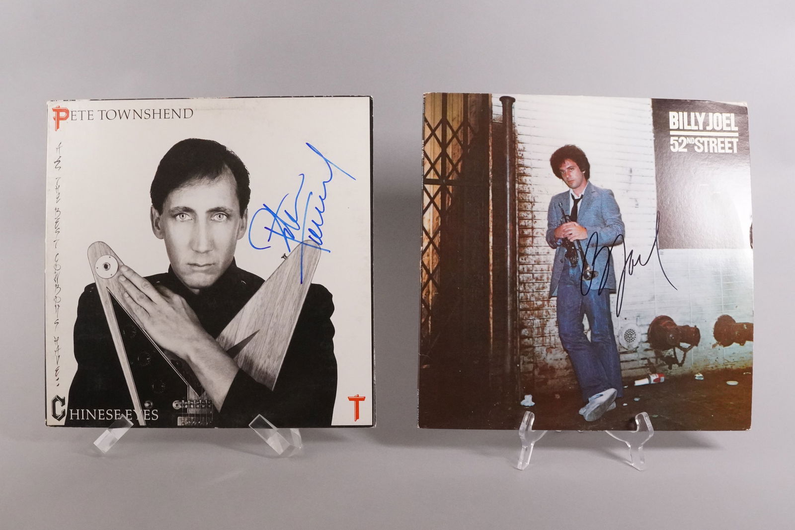 2 vintage signed vinyl Billy Joel: 2 vintage hand signed vinyl, one was signed by Billy Joel.