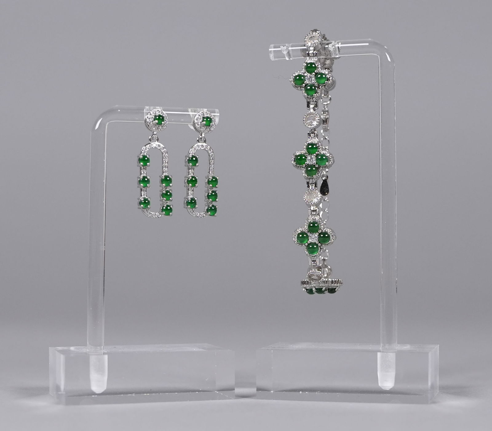 Magnificient set of natural jadeite jewelry (1 of 7)