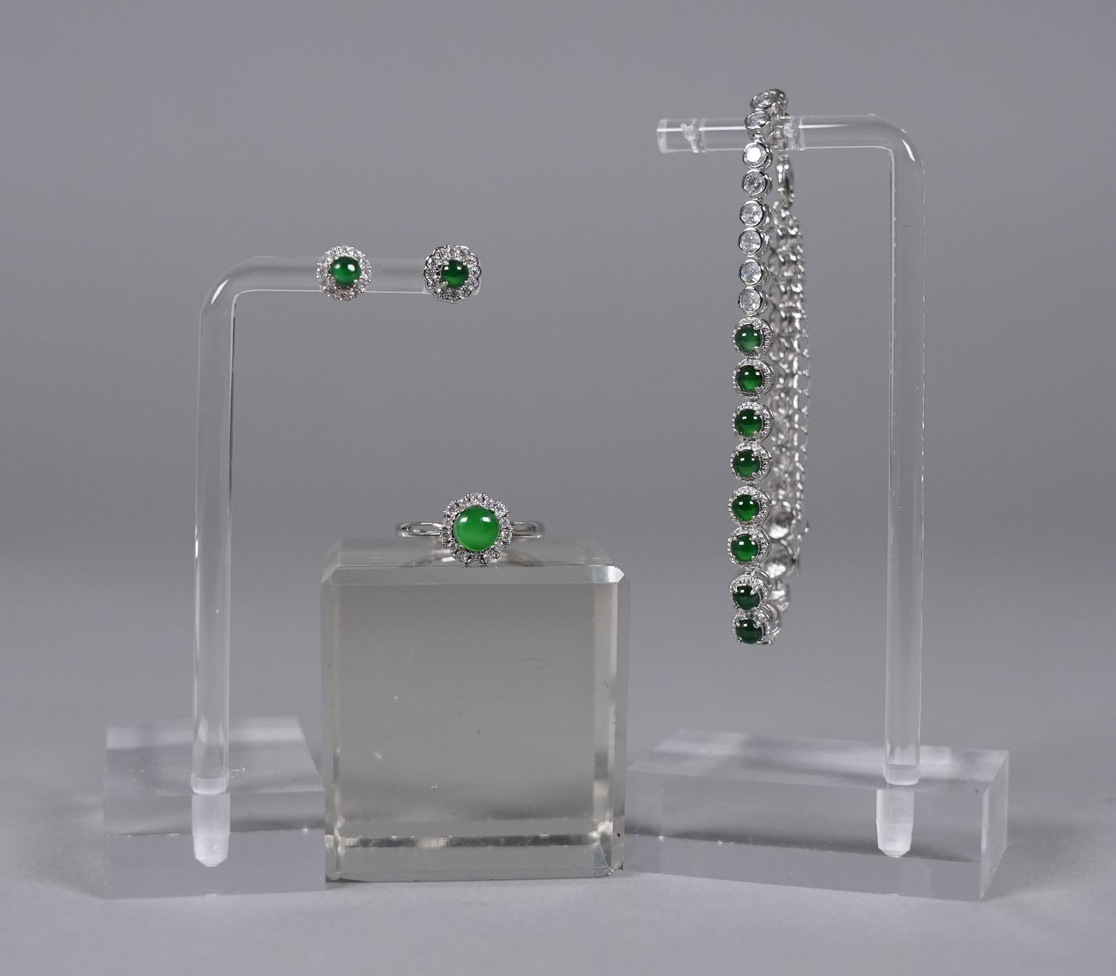 Magnificient set of natural jadeite jewelry (1 of 9)