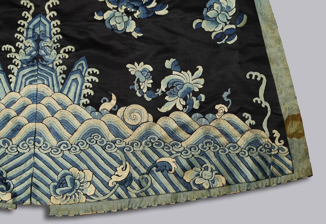 Chinese antique silk rob - 10