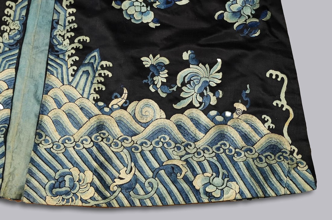 Chinese antique silk rob - 5