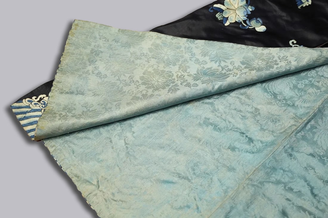 Chinese antique silk rob - 7
