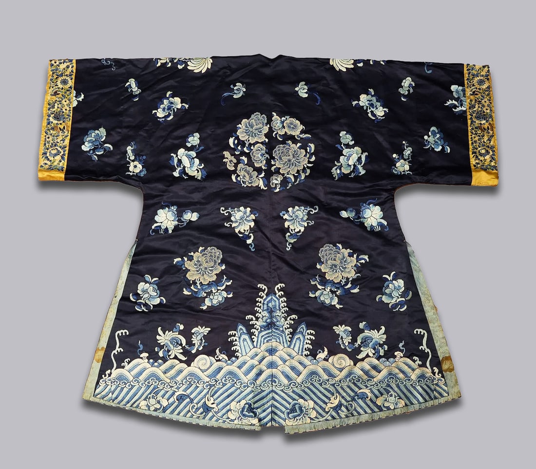Chinese antique silk rob - 8