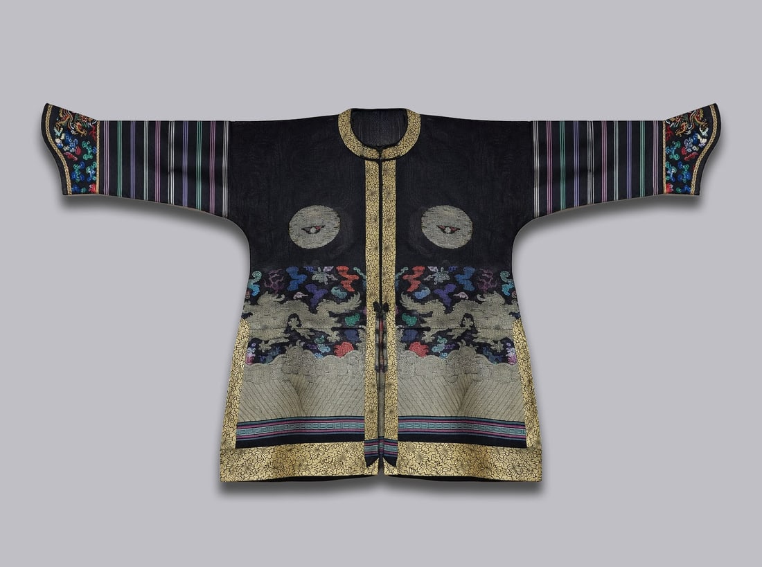 Chinese antique fine robe: Chinese antique fine robe. H: 30" x W: 63." From a major estate.