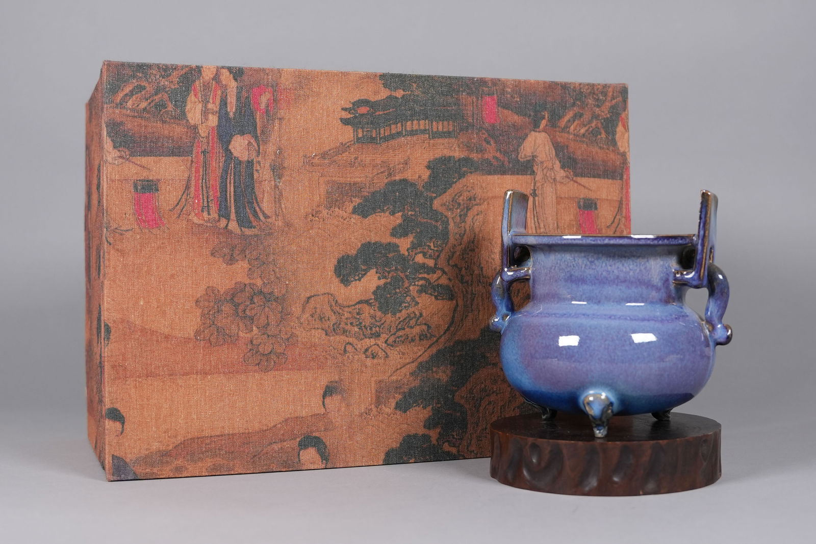 Chinese fine purple censer with box: Chinese fine purple censer with heavy silk box. H: 5.2" x W: 4.6."