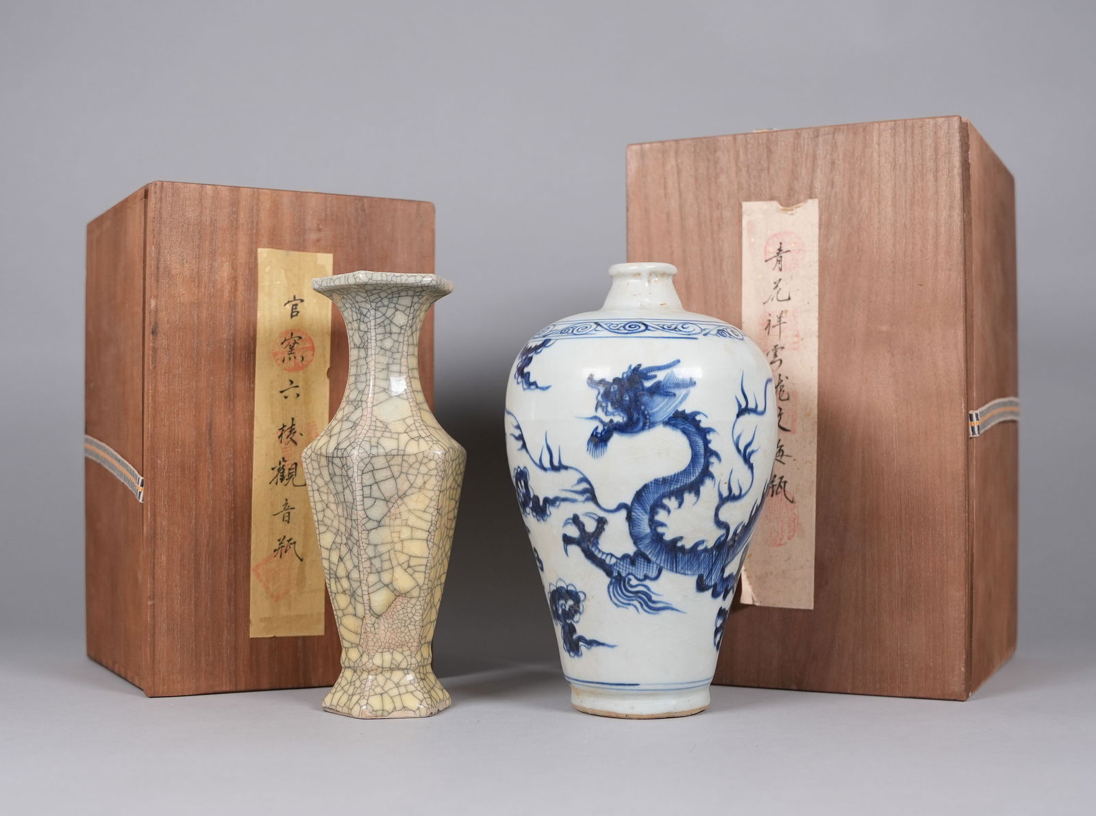 2 Chinese porcelains with wooden box: 2 Chinese fine porcelains with wooden box. Largest H: 9.1" x W: 5.7."