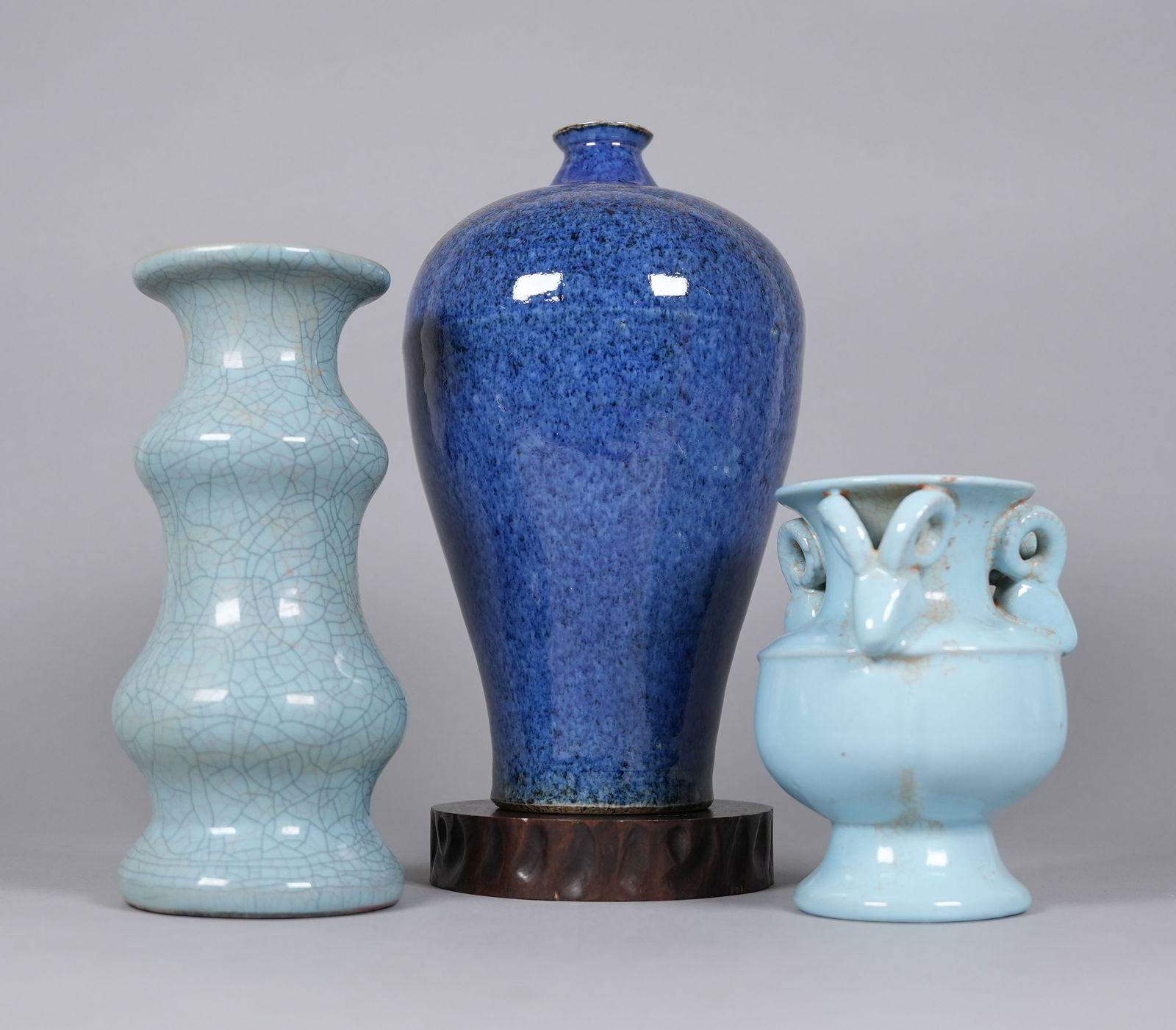 Lots Chinese fine vase: Lots Chinese fine vase, largest H: 10.6" x W: 6.3."