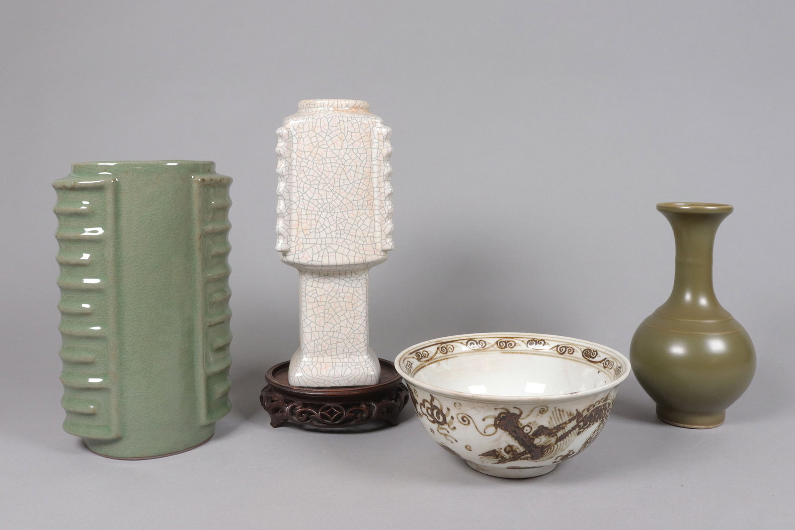 Lots Chinese fine porcelains: Lots Chinese fine porcelains, largest H: 9" x W: 3.3"