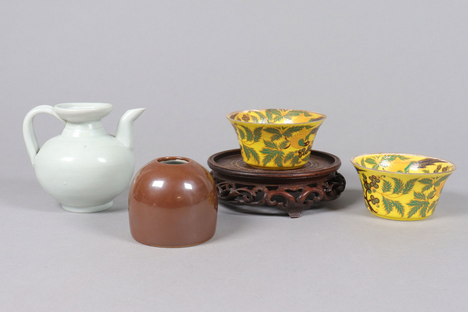 Lots Chinese fine porcelains: Lots Chinese fine porcelains.