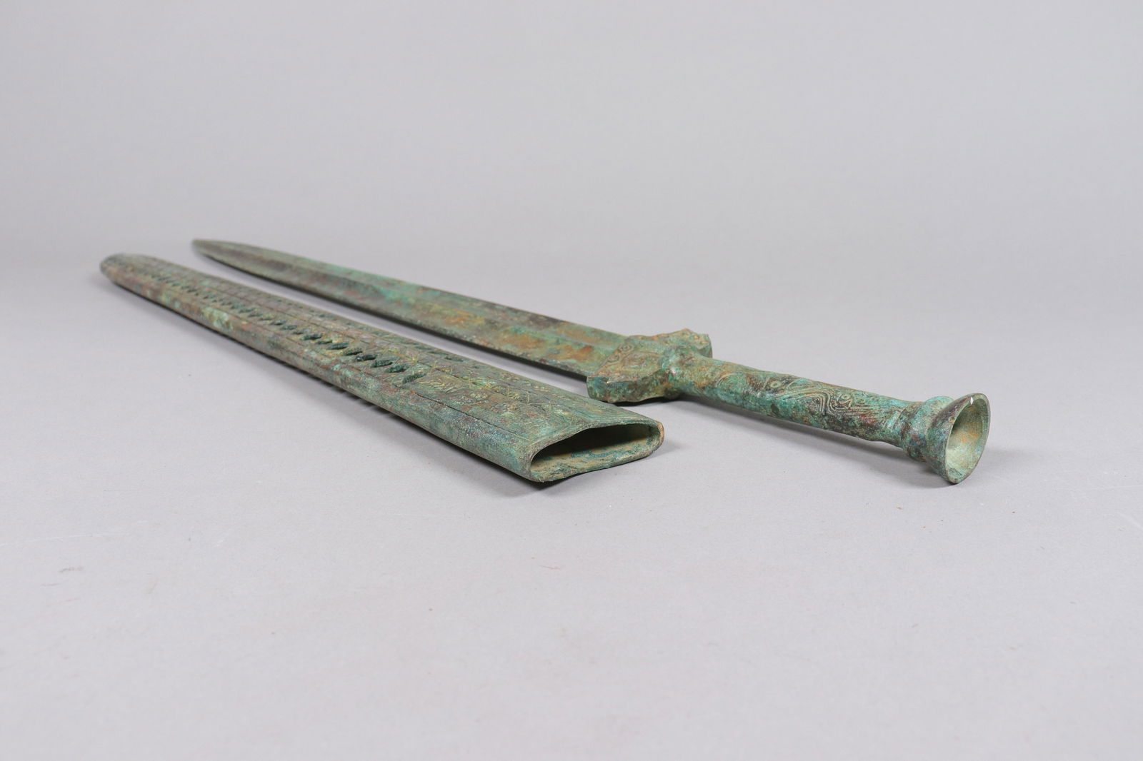 Chinese fine bronze sword - 4