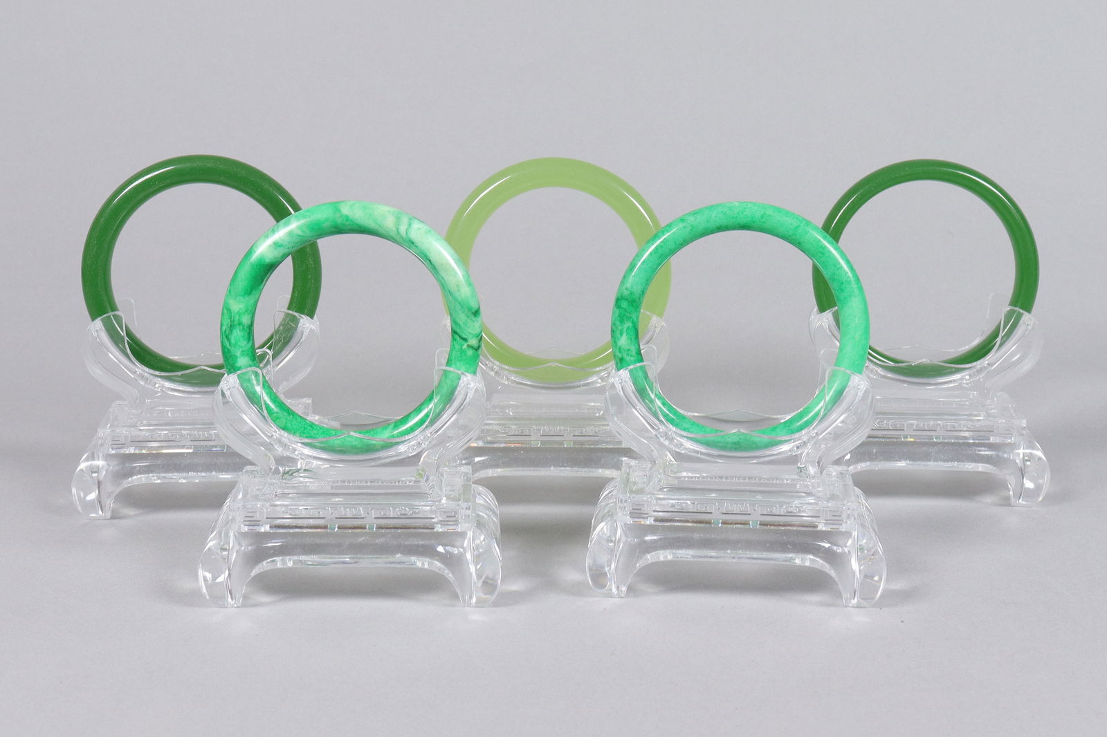 Lots Chinese apple green bangles: Lots Chinese fine apple green bangles.