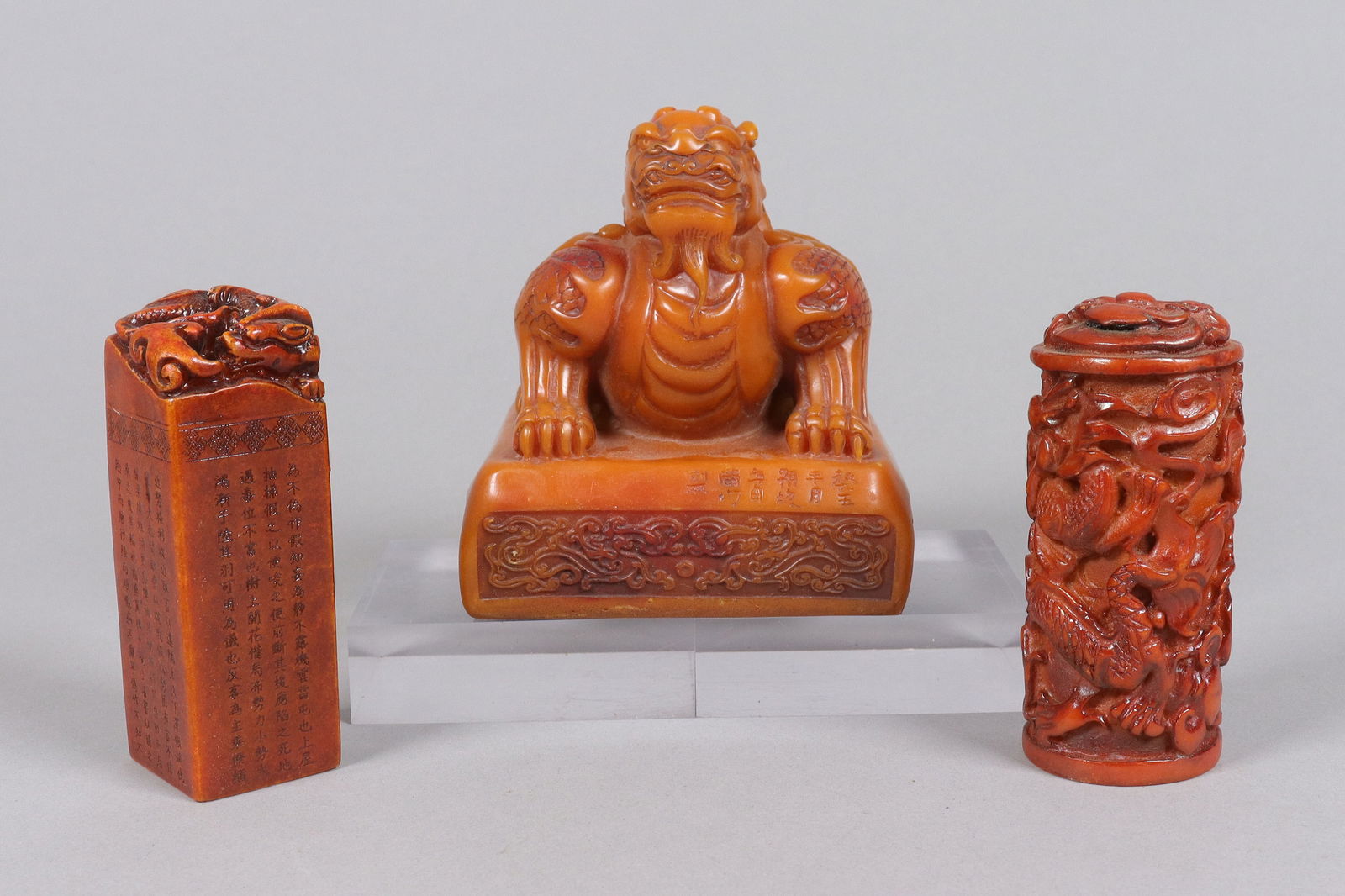 Lots Chinese fine carvings: Lots Chinese fine carvings.