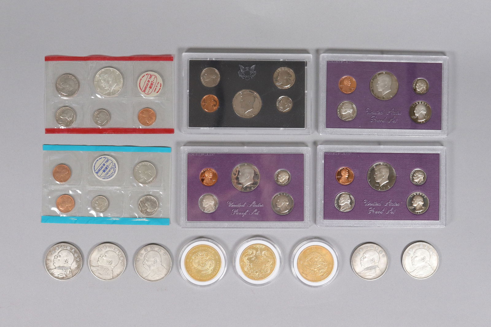 Lots coins ungraded: Lots coins ungraded. We do not guarantee any engravings, carving, material, age or grading. All sales are final, no return. Condition selling it as is.