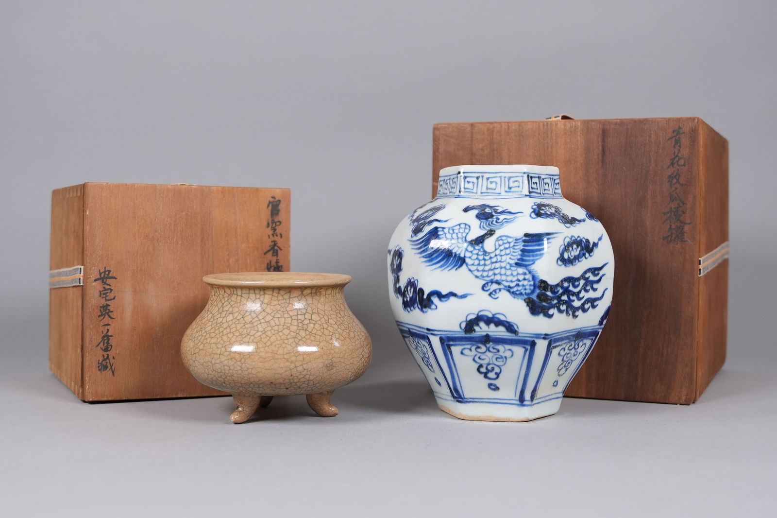 Lots Chinese fine porcelains: Lots Chinese fine porcelains, with wooden box. Largest H: 6.4" x W: 5.8."