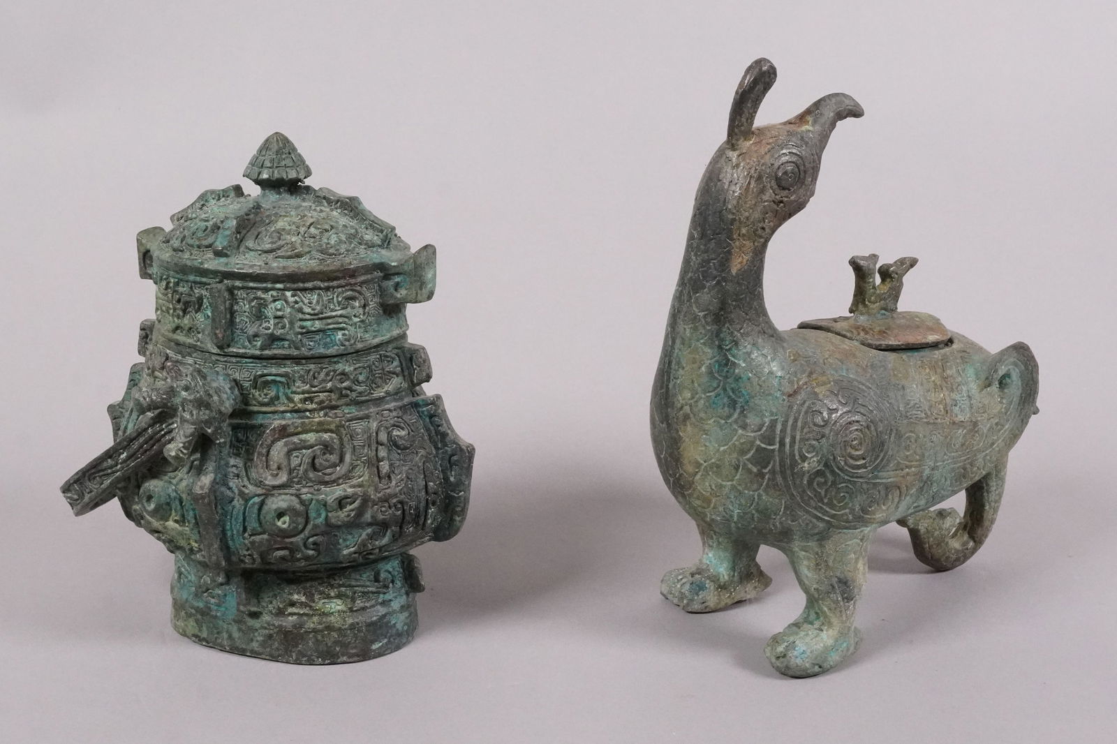 Lots Chinese bronze vessels (1 of 7)