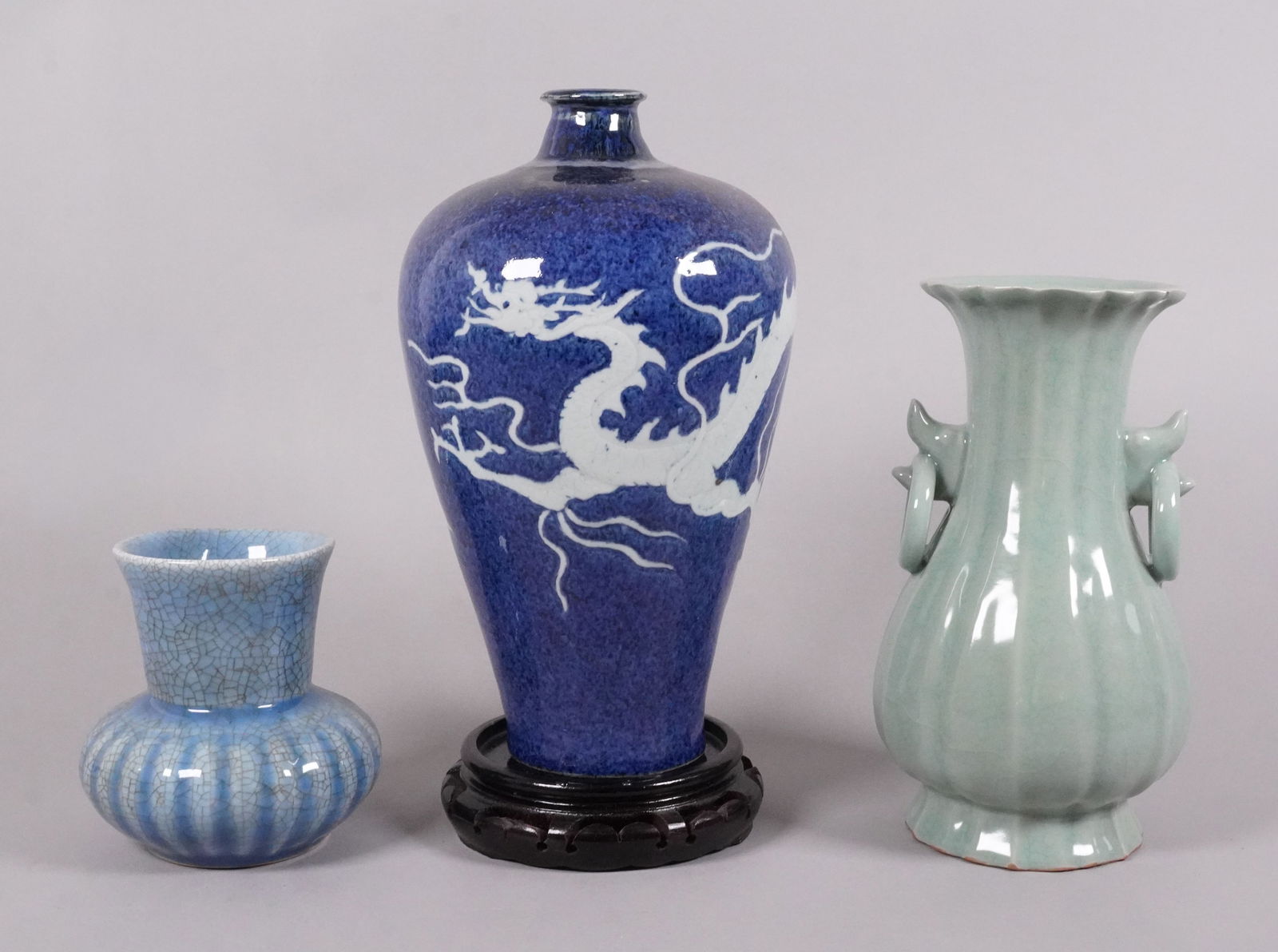 Lots Chinese fine vase: Lots Chinese fine vase, largest H: 10.8" x W: 5.8."