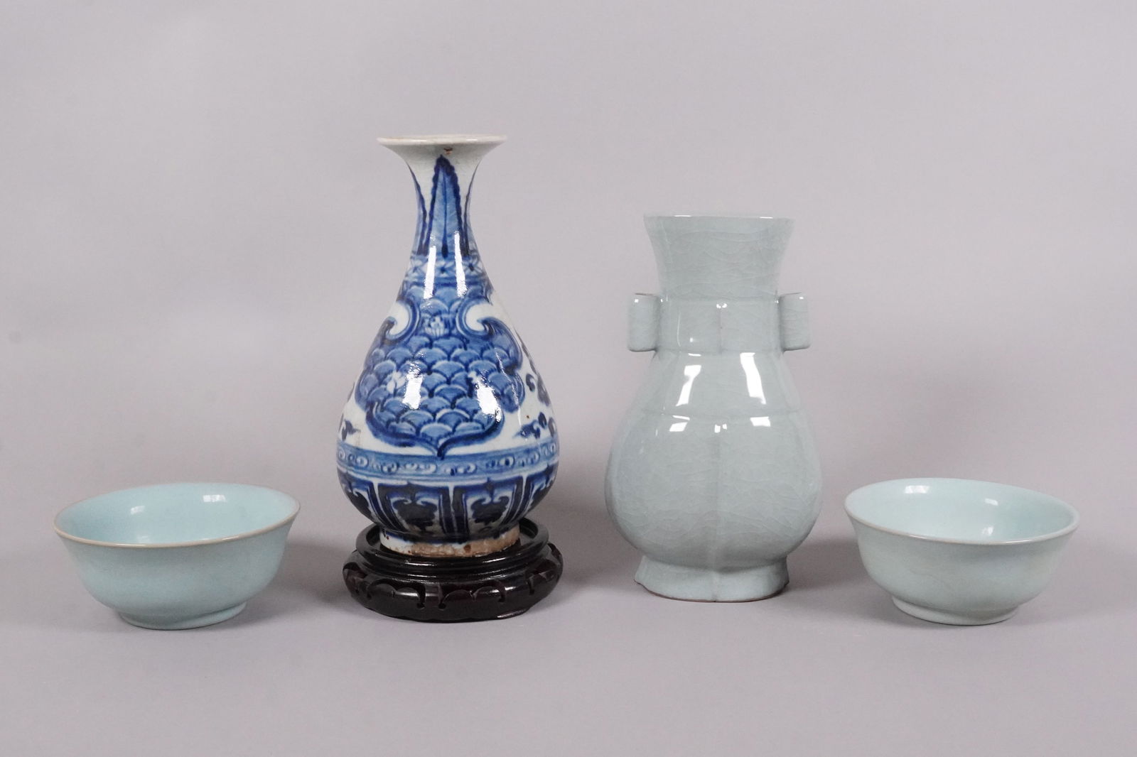 Lots Chinese fine porcelains: Lots Chinese fine porcelains, largest H: 9.5" x W: 5.2."
