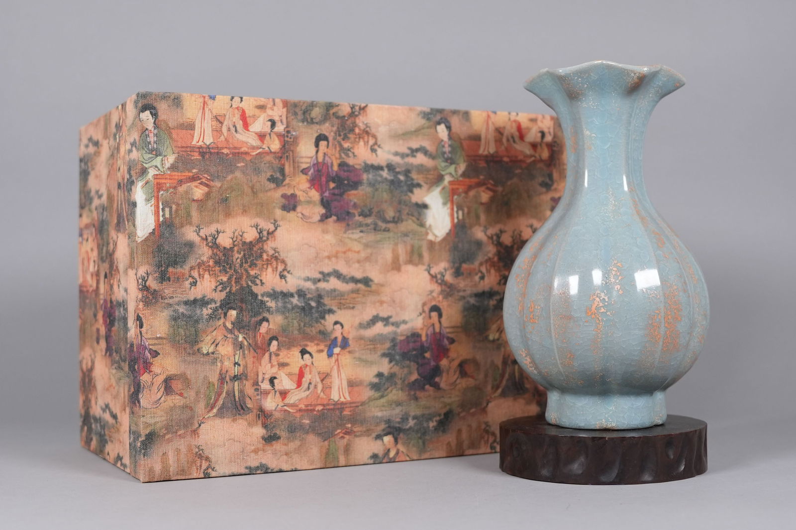 Chinese fine celadon vase with silk box: Chinese fine celadon vase with heavy silk box. H: 9" x W: 5.1."