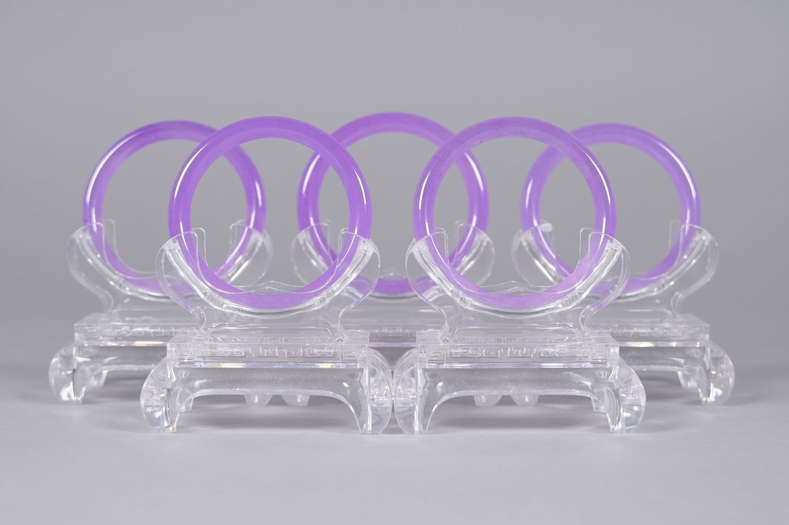 Lots Chinese fine bangles: Lots Chinese fine bangles.