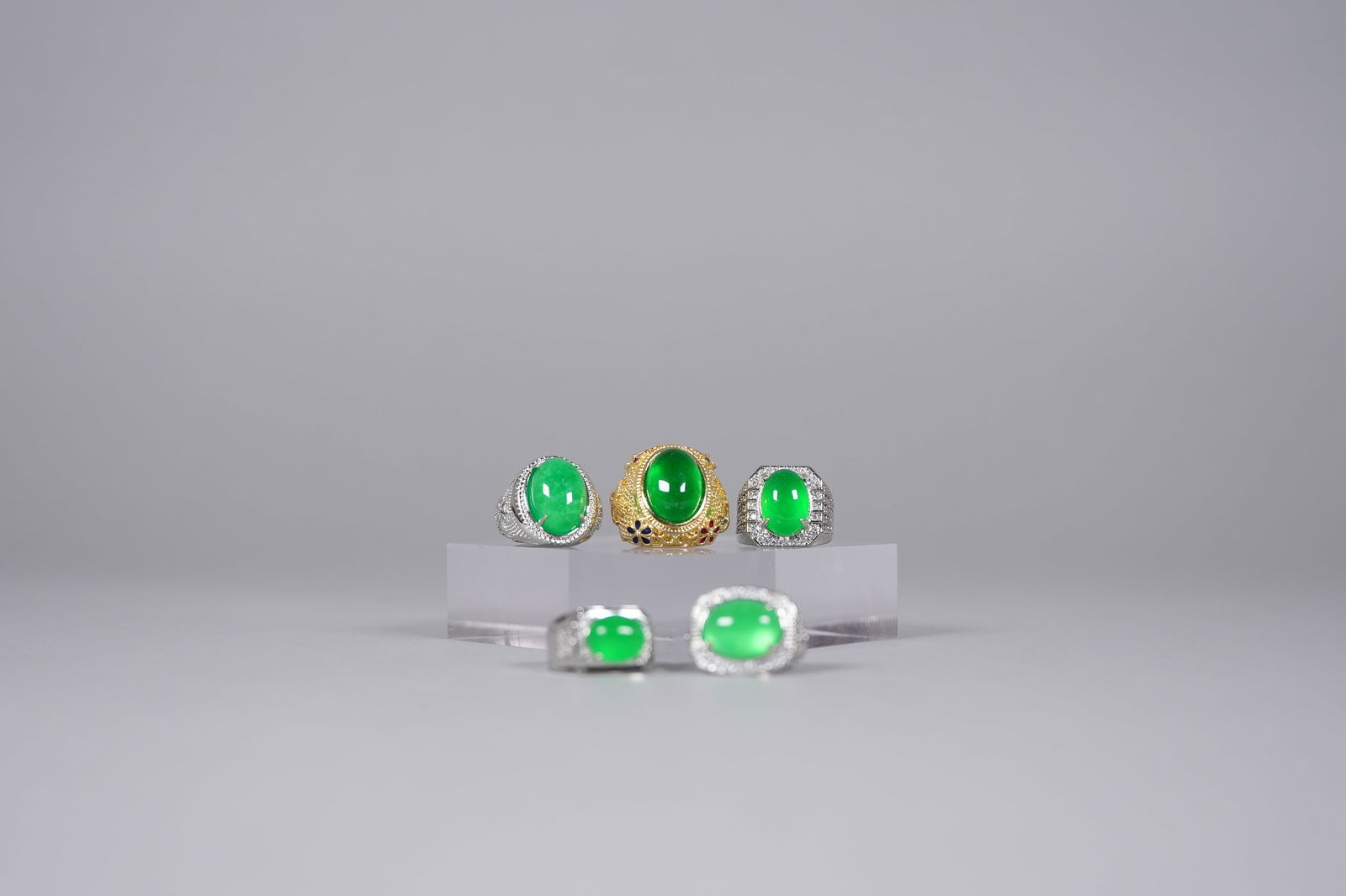 Lots Chinese apple green rings: Lots Chinese apple green rings.