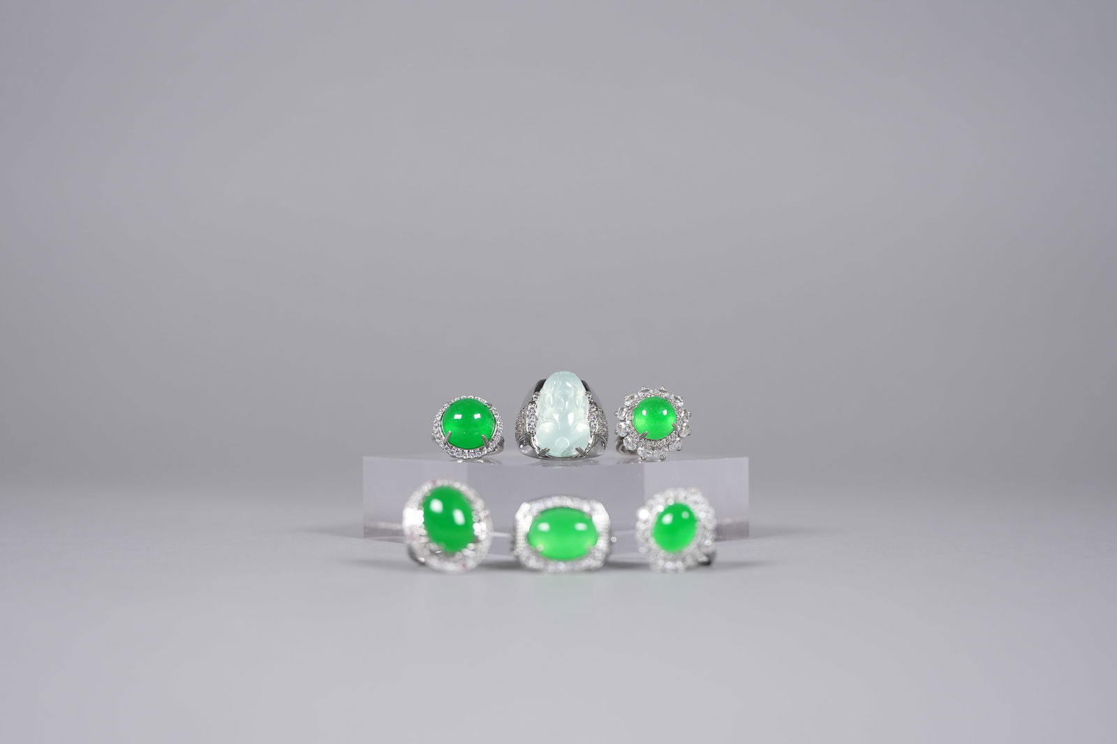 Lots Chinese apple green rings: Lots Chinese apple green rings.