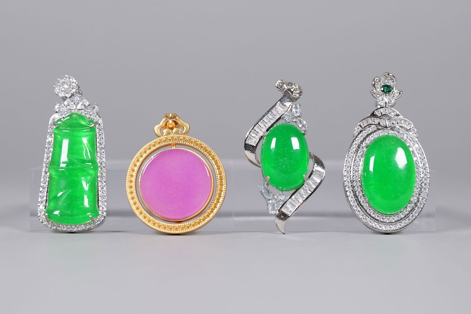 Lots Chinese fine pendants: Lots Chinese fine pendants.