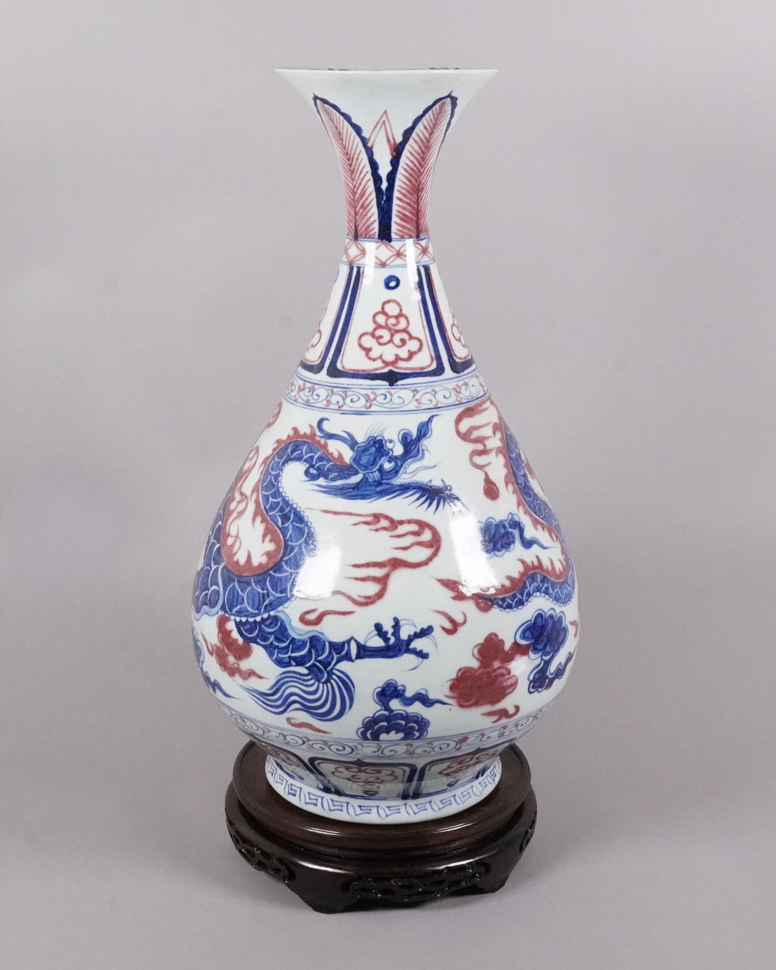 Chinese tall dragon vase (1 of 7)
