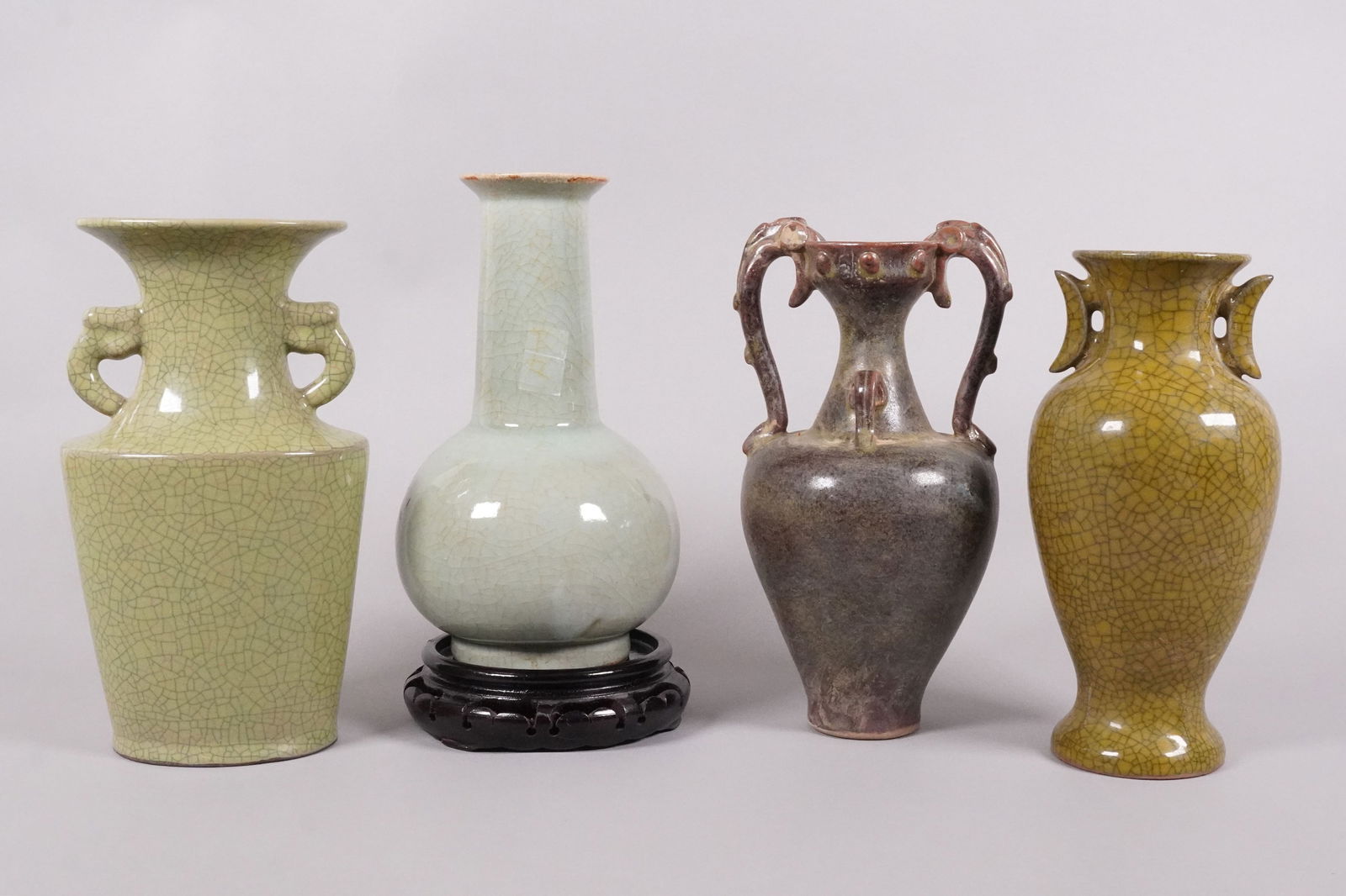 Lots Chinese fine ceramics: Lots Chinese fine ceramics, largest H: 9" x W: 5.5."