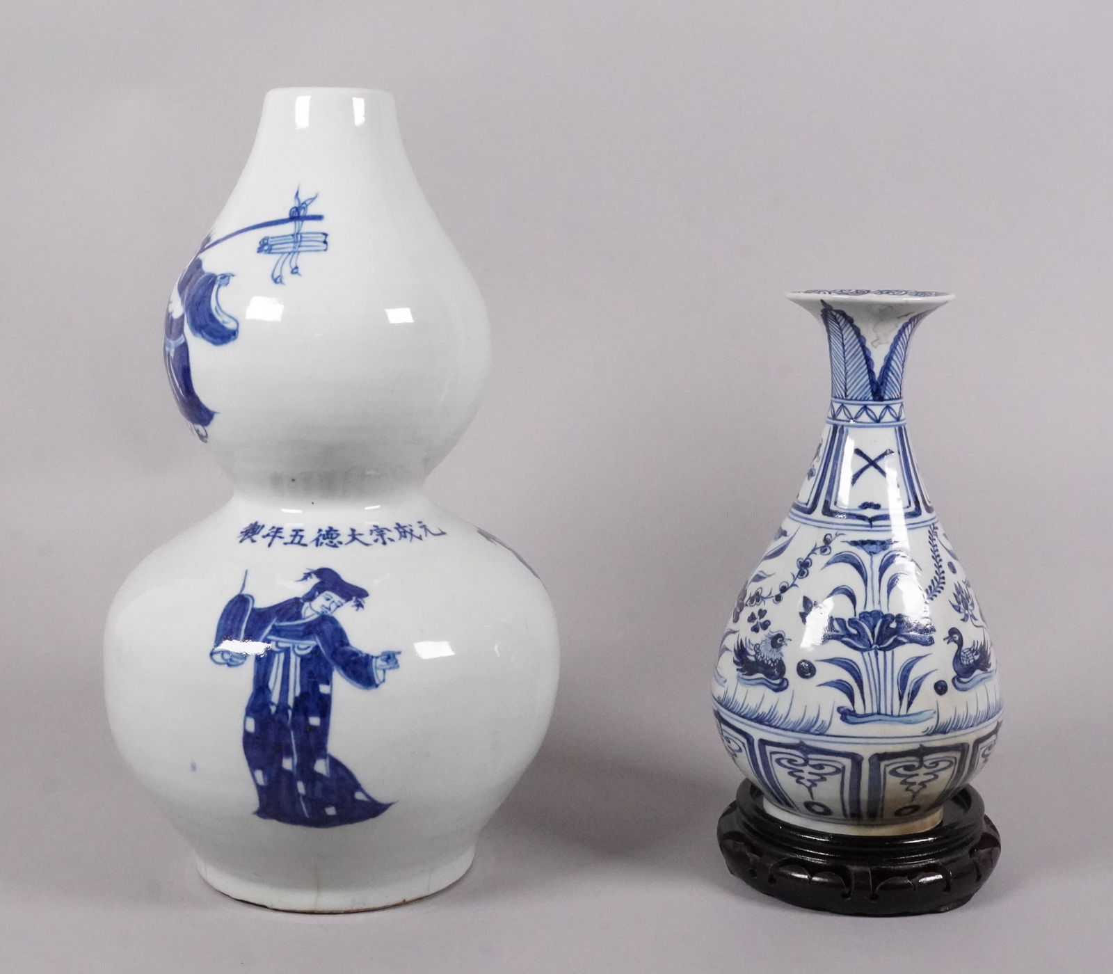 Lots Chinese tall b/w vase: Lots Chinese tall b/w fine vase. Largest H: 7.5" x W: 14."