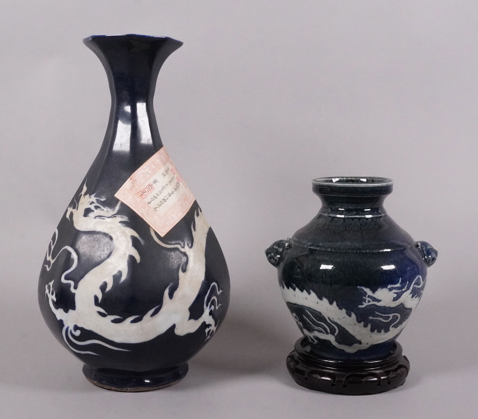 Lots Chinese fine dragon vase: Lots Chinese fine dragon vase, largest H: 14" x W: 8.2."