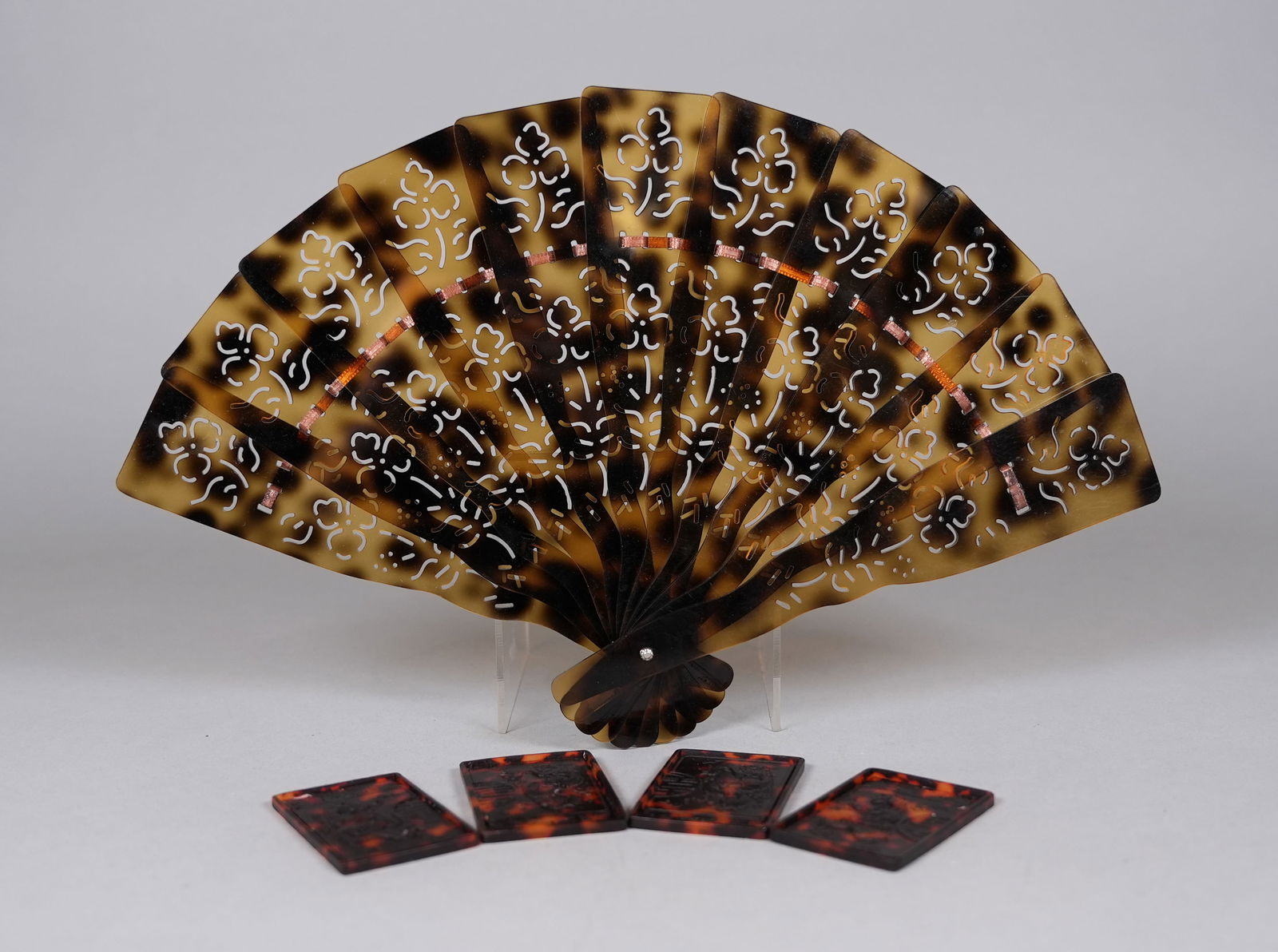 Lots Chinese carved items: Lots Chinese carved items.