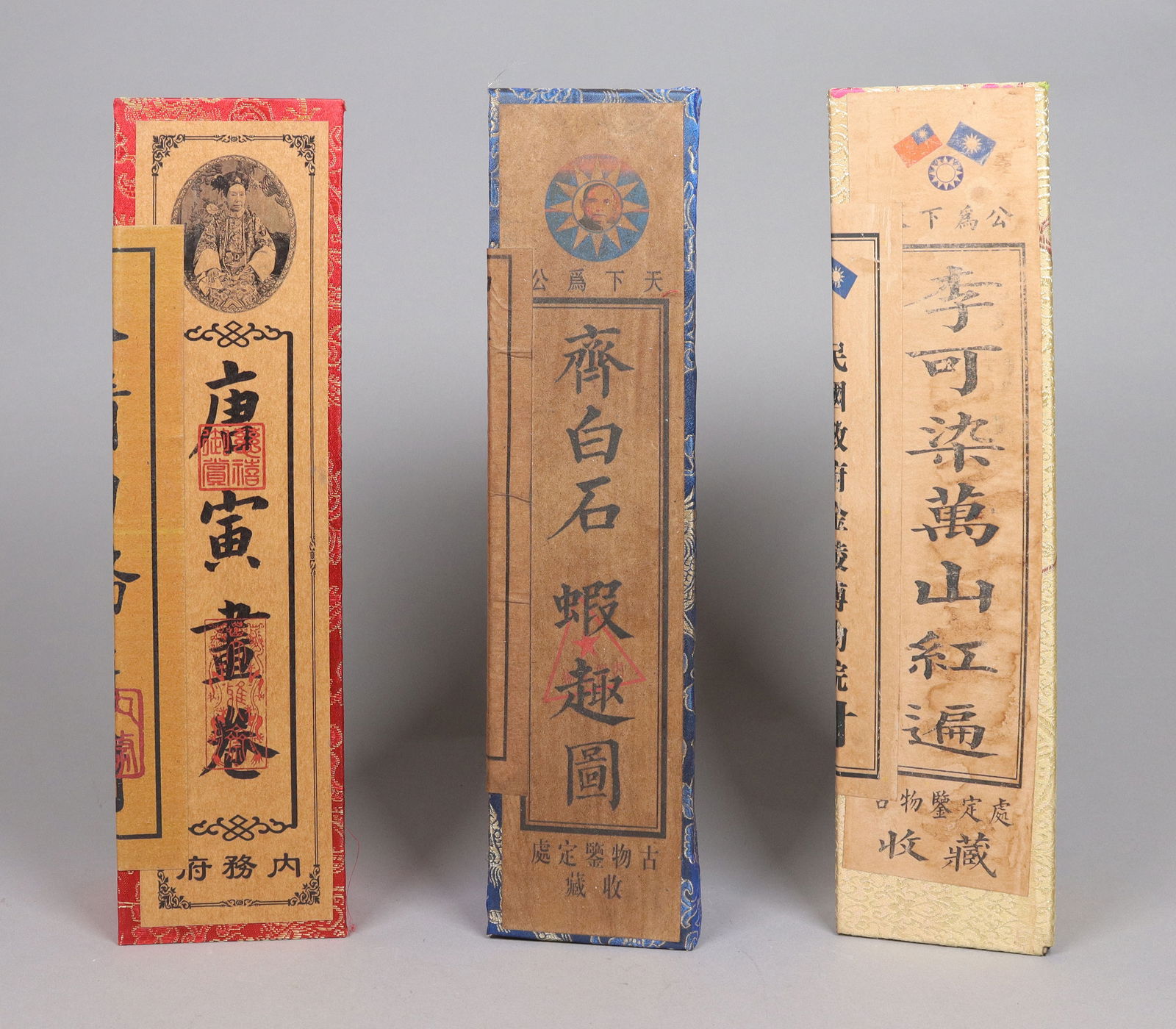 Lots Chinese scrolls in box: Lots Chinese scrolls in box.