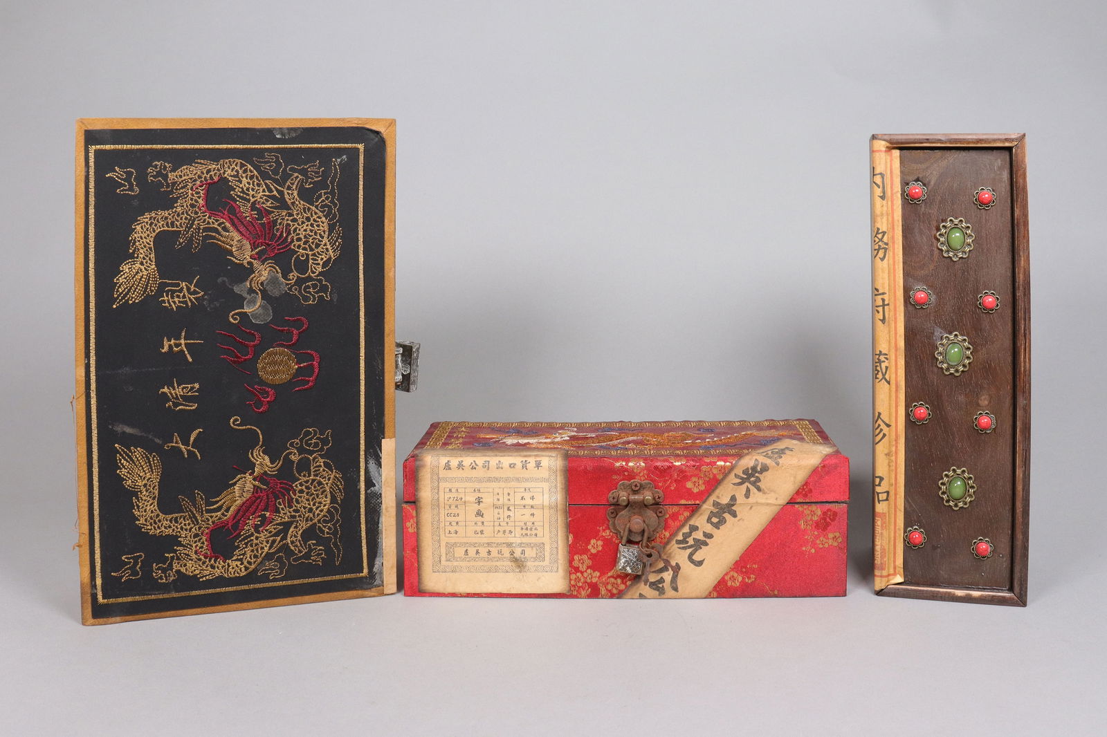 Lots Chinese scrolls in box (1 of 6)