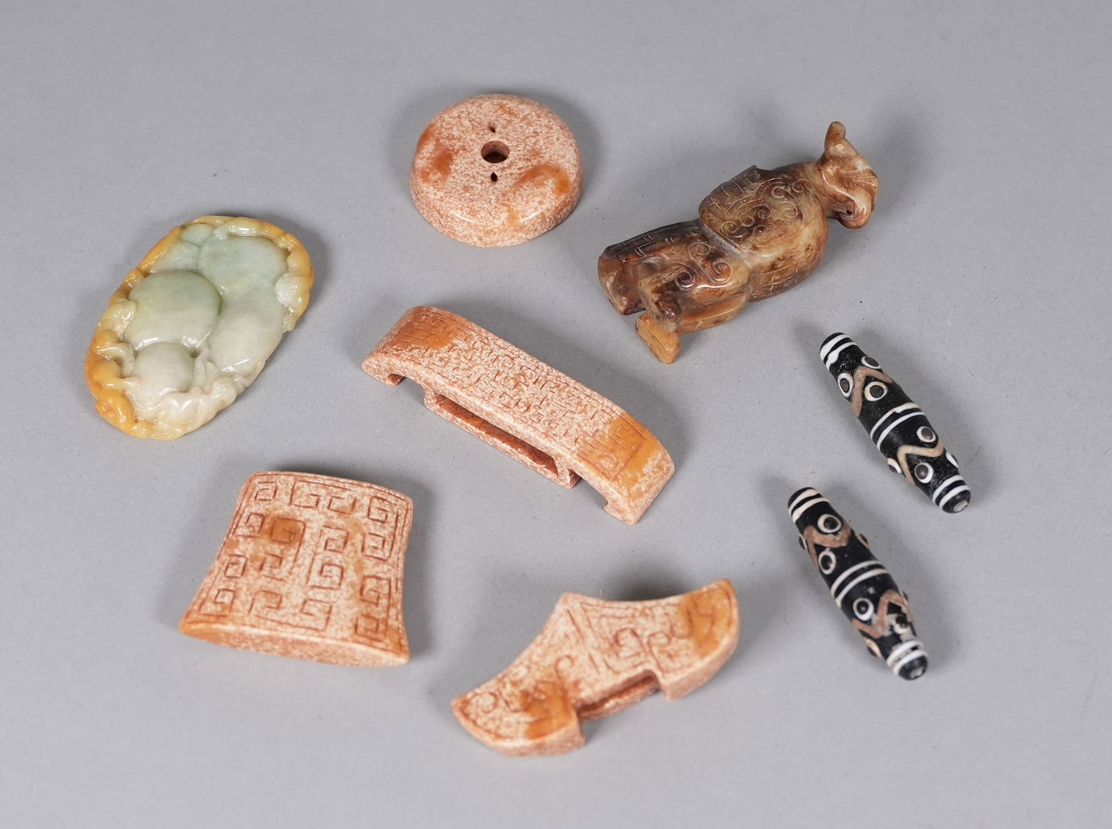 Lots Chinese carvings. (1 of 6)