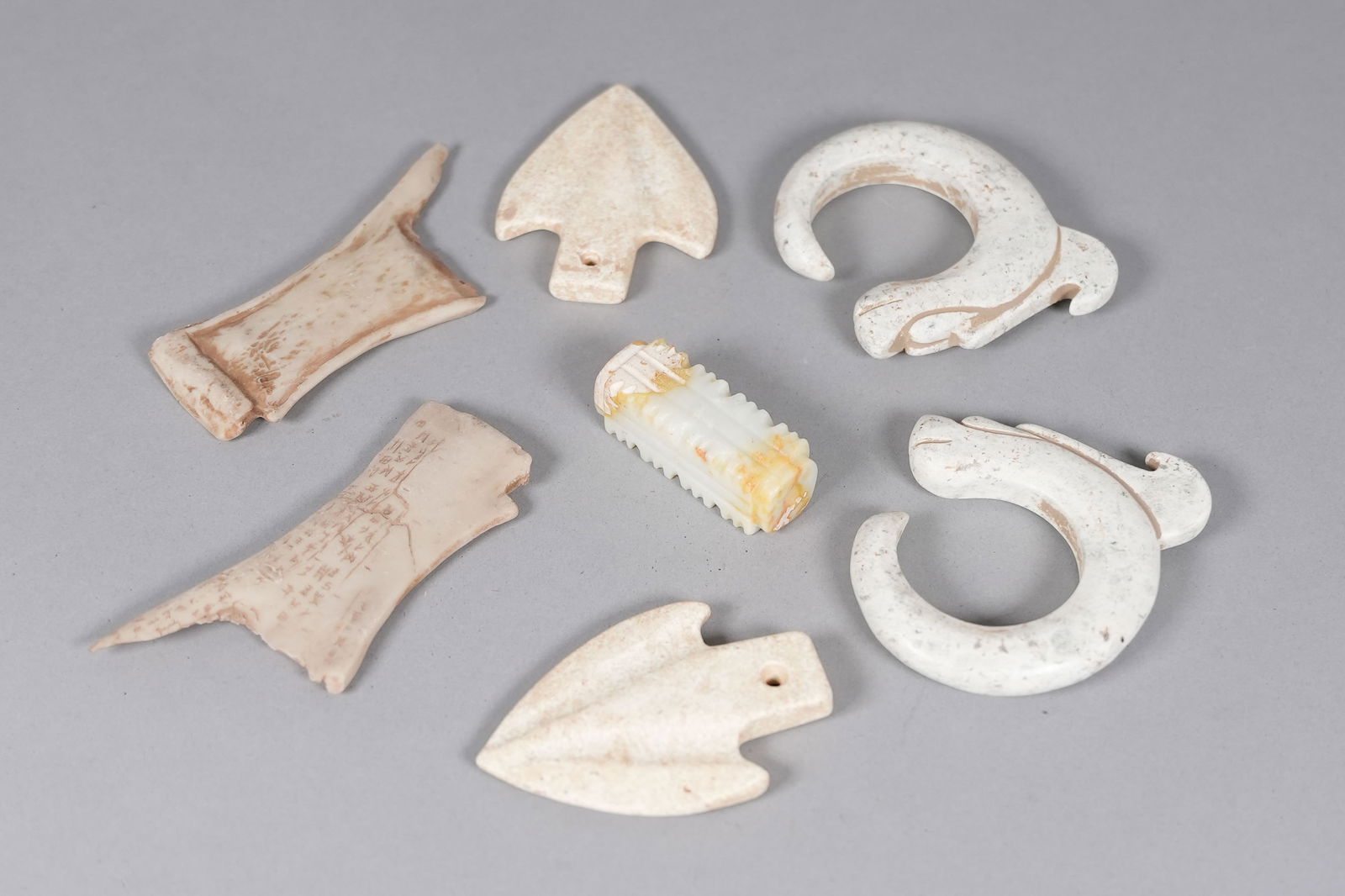 Lots Chinese carvings: Lots Chinese carvings.