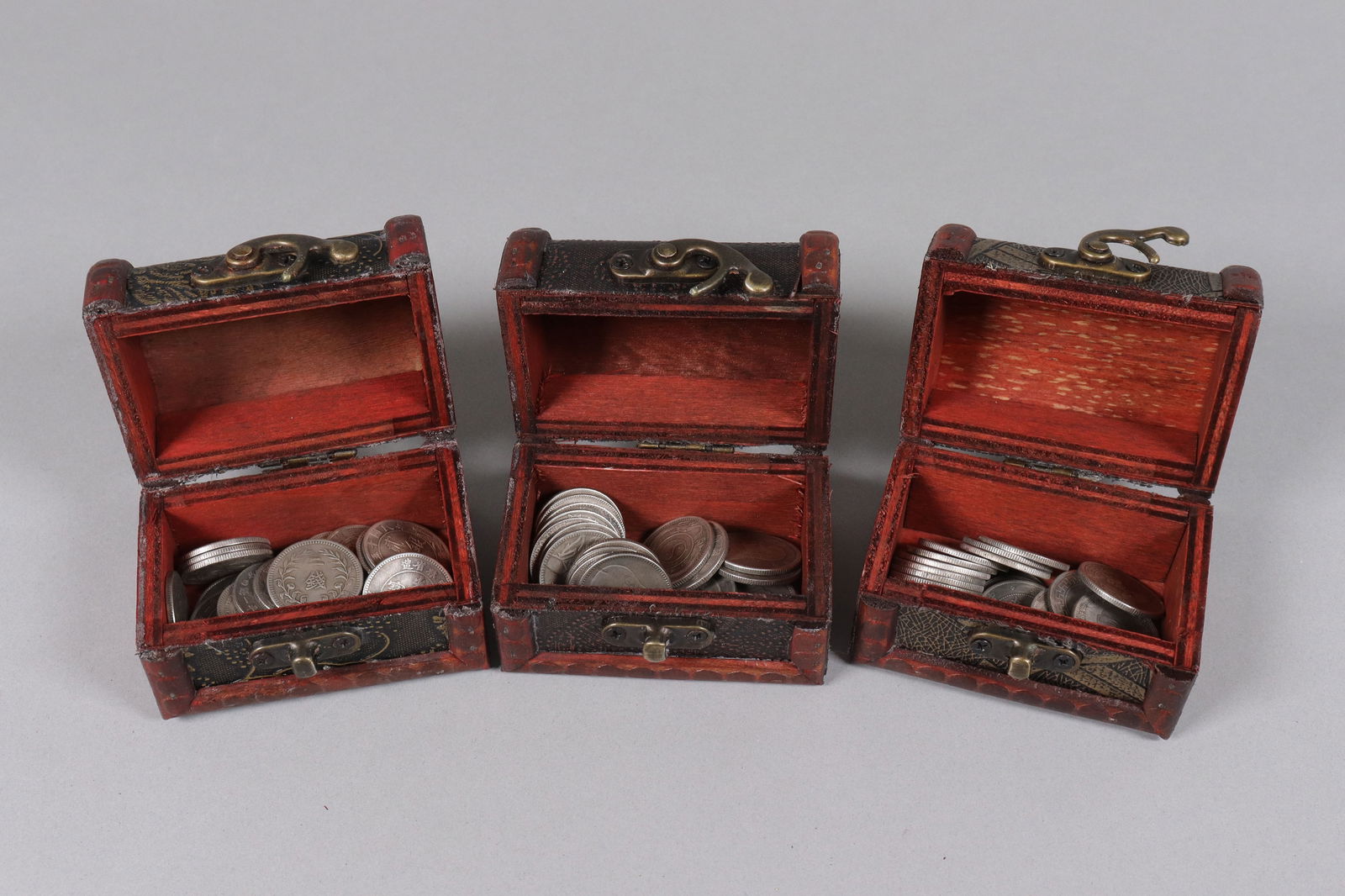 Lots Chinese coins ungraded: Lots Chinese coins, ungraded. We do not guarantee any grading, material, carvings, age, or markings. Condition selling it as is. No return, all sales are final.